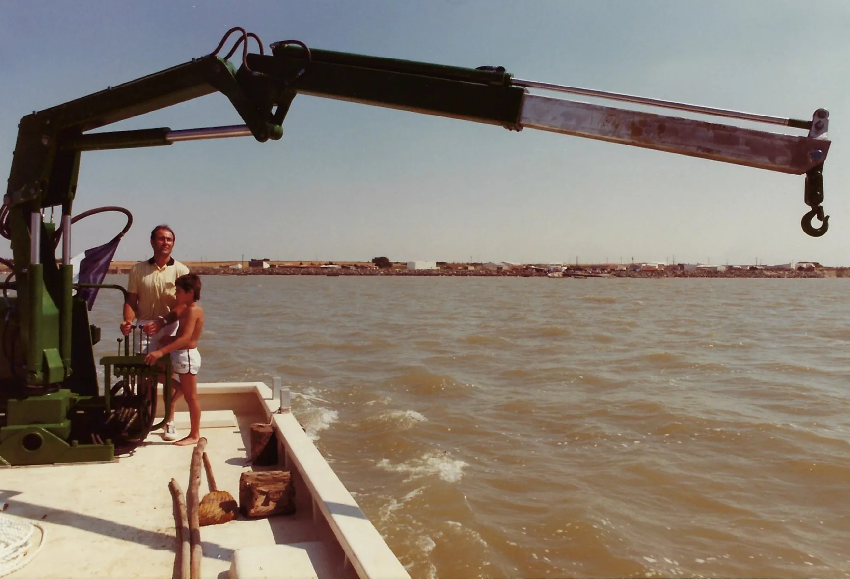 Père et fils - apparition de la première grue en 1981